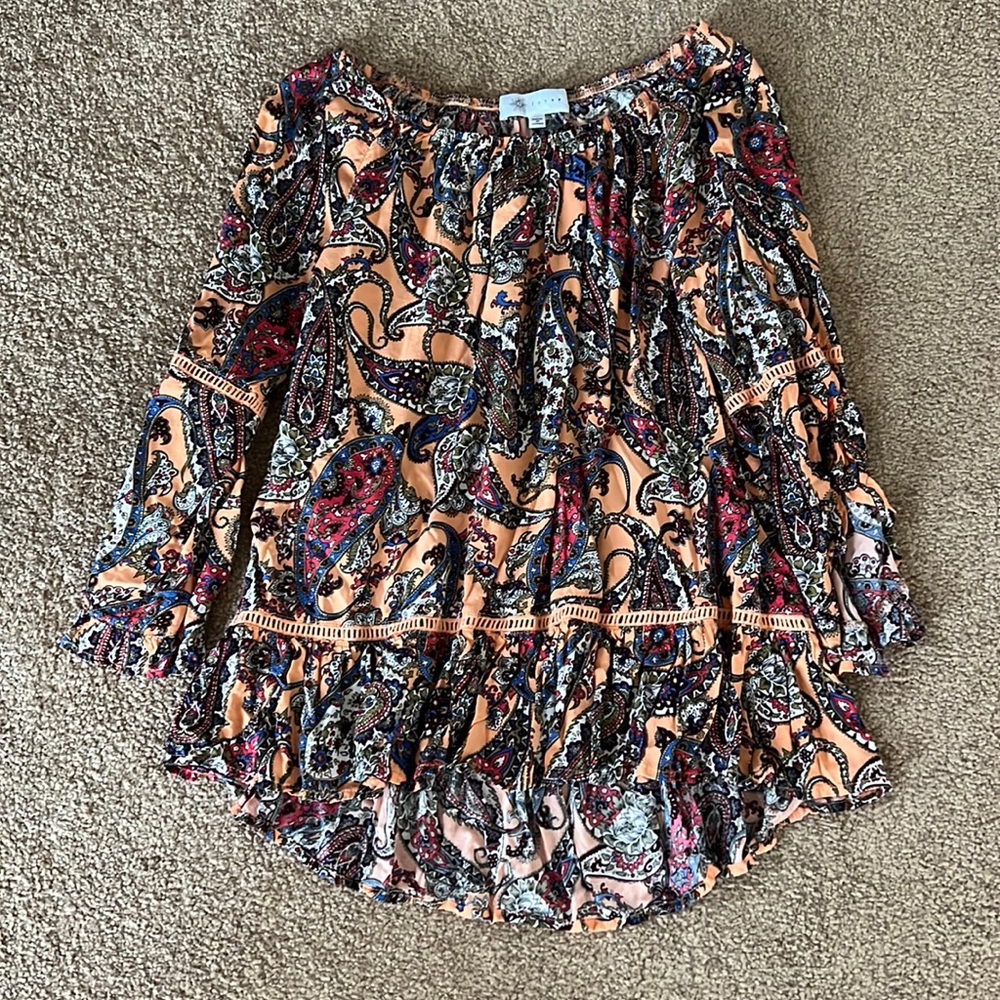 quarter sleeve paisley top, size small